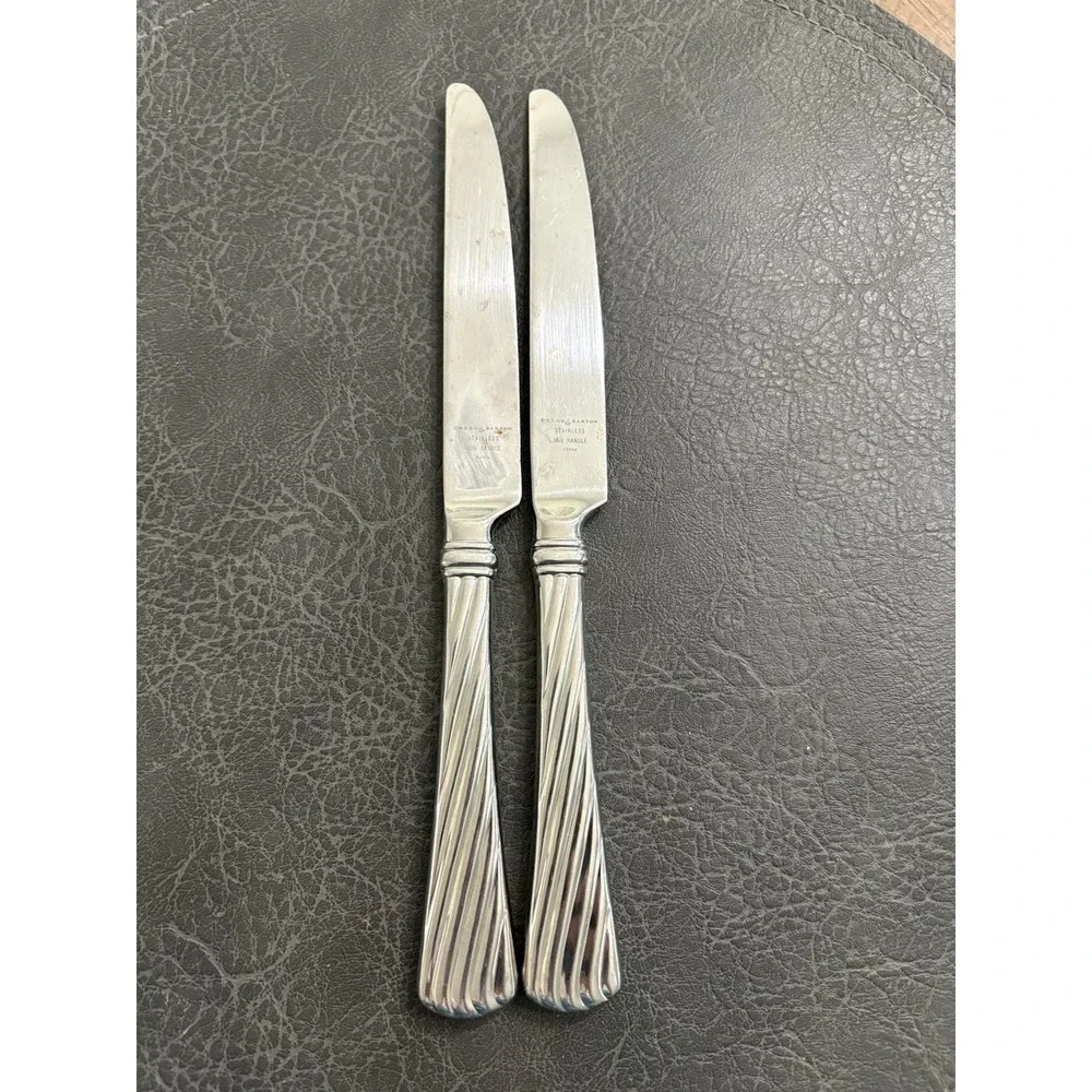 Reed & Barton Atlantis 18/8 Stainless Flatware 2 Dinner Knives Ribbed Handle